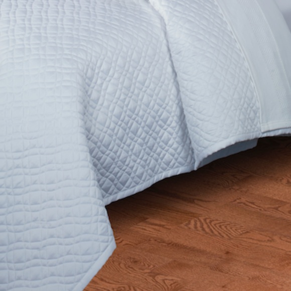 NWT Somnvie Queen Quilted Coverlet Set Includes Coverlet and 2 standard shams - Picture 2 of 2